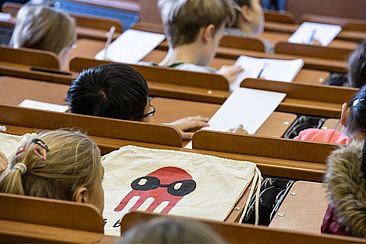 Kinder im Hörsaal der HTW Berlin