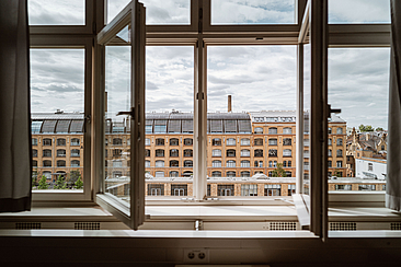 Offenes Fenster am Campus Wilhelminenhof: Die Ringvorlesung bietet exklusive Ein- und Ausblicke in die Berufspraxis der Wirtschaftskommunikation 