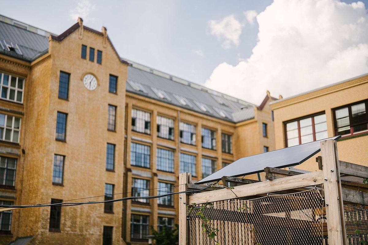 Gespeist wird die Ladestation aus diesem Solarmodul © HTW Berlin/Alexander Rentsch
