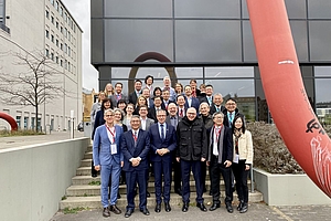 Gruppenfoto der Delegation am Campus Wilhelminenhof